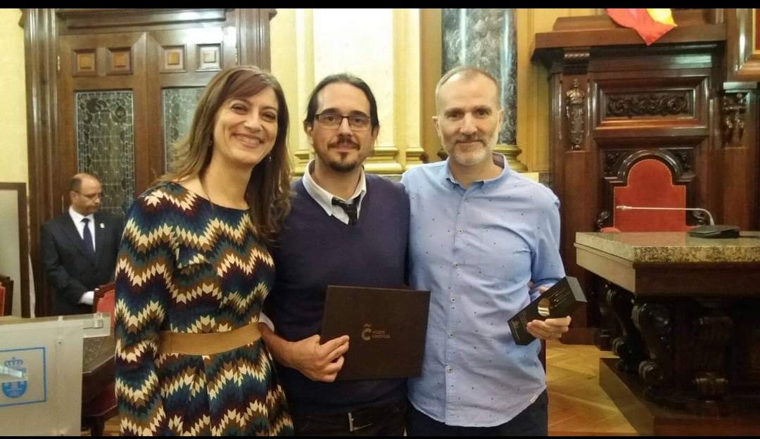 Un día como hoy, hace 7 años, Emilio García <a href="/iaa_csic/">IAA-CSIC</a>, <a href="/Josemialvareste/">José Miguel Alvarez</a> y yo recogíamos nuestro primer #PremioPrisma por <a href="/el_radioscopio/">El Radioscopio</a>. 🥹