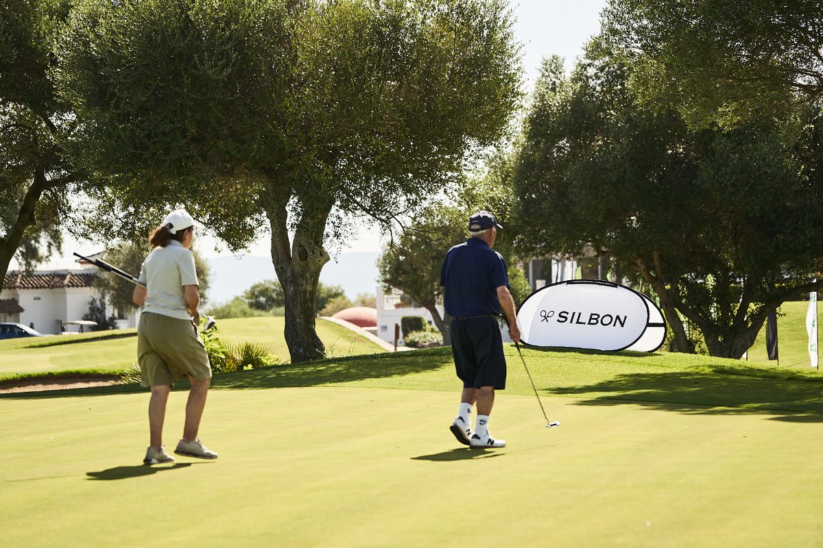 clubseriesgolf's tweet image. Silbon es sinónimo de único, moderno, elegante, moda, tendencia, diferente. Unos valores con los que nos identificamos 100%, por eso nos visten en cada torneo y están presentes en el welcome pack de los jugadores.

#golftime #golflovers #golfcourse #silbon #silbonesmoda