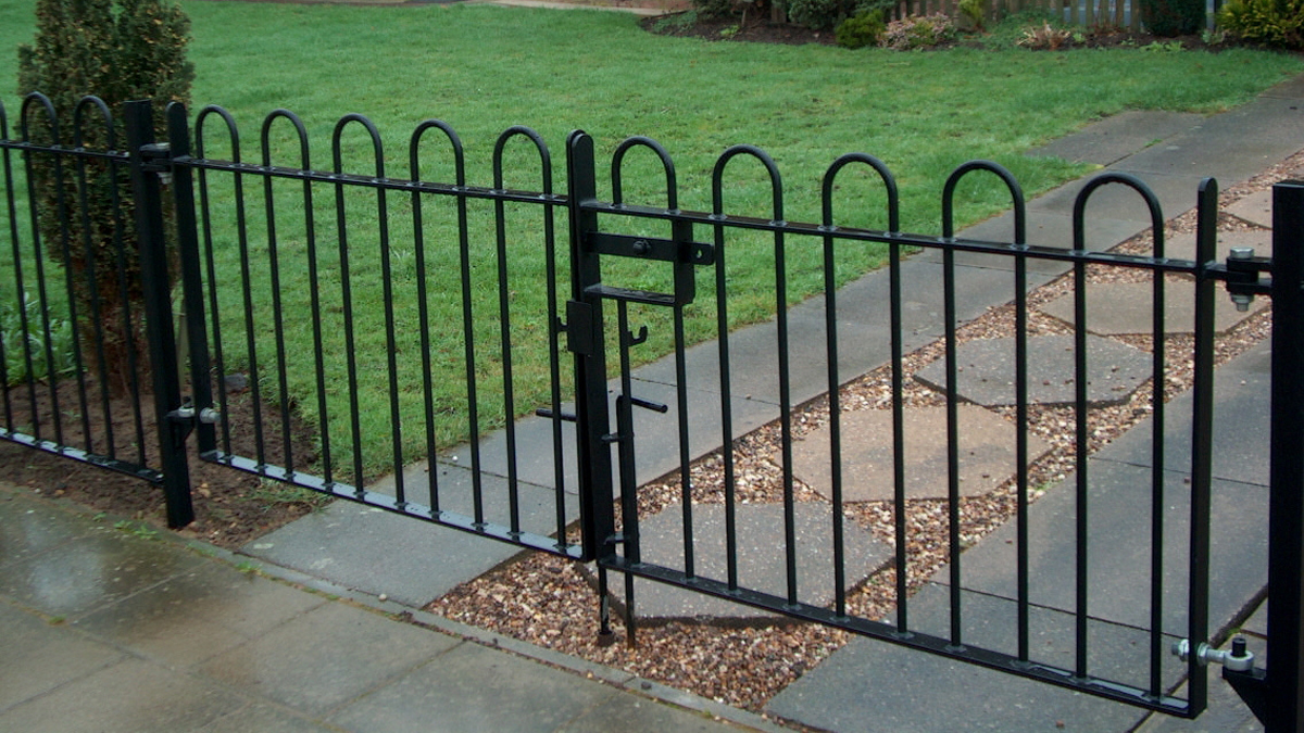 Shop brand new Bow Top gates over at School Furniture Direct, these gates fit alongside the Bow Top fencing. 

schoolfurniture-direct.co.uk/shop/interlace…

#pedestriansafety #fencing #pedestrianfencing #commercialsupplies