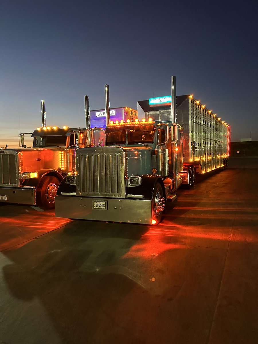 Wish this guy I parked next to would wash his truck once in awhile 🥱
<a href="/TRKN4TACOS/">Kyle</a>