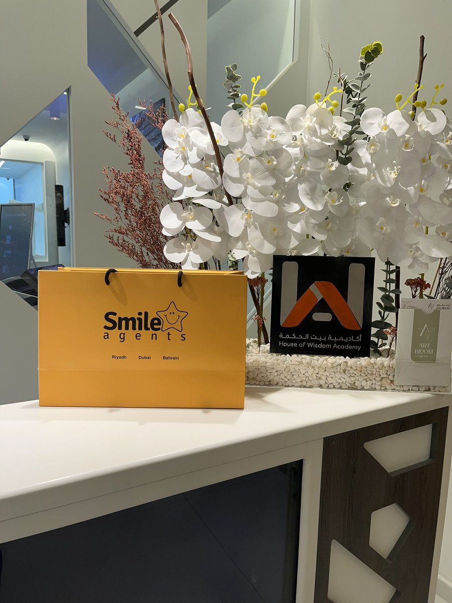 smileagents's tweet photo. ورشة عمل ناجحة بكل المقاييس لأطباء وطبيبات #البورد السعودي  في طب #اسنان_الاطفال عن التيجان التجميلية وعلاج العصب لدى الأطفال في اكاديمية دار الحكمة #جدة
@HassanHalawany @NizarMujallid 
#smileagents #nusmile #bioflx https://t.co/j5BnDMVA9z