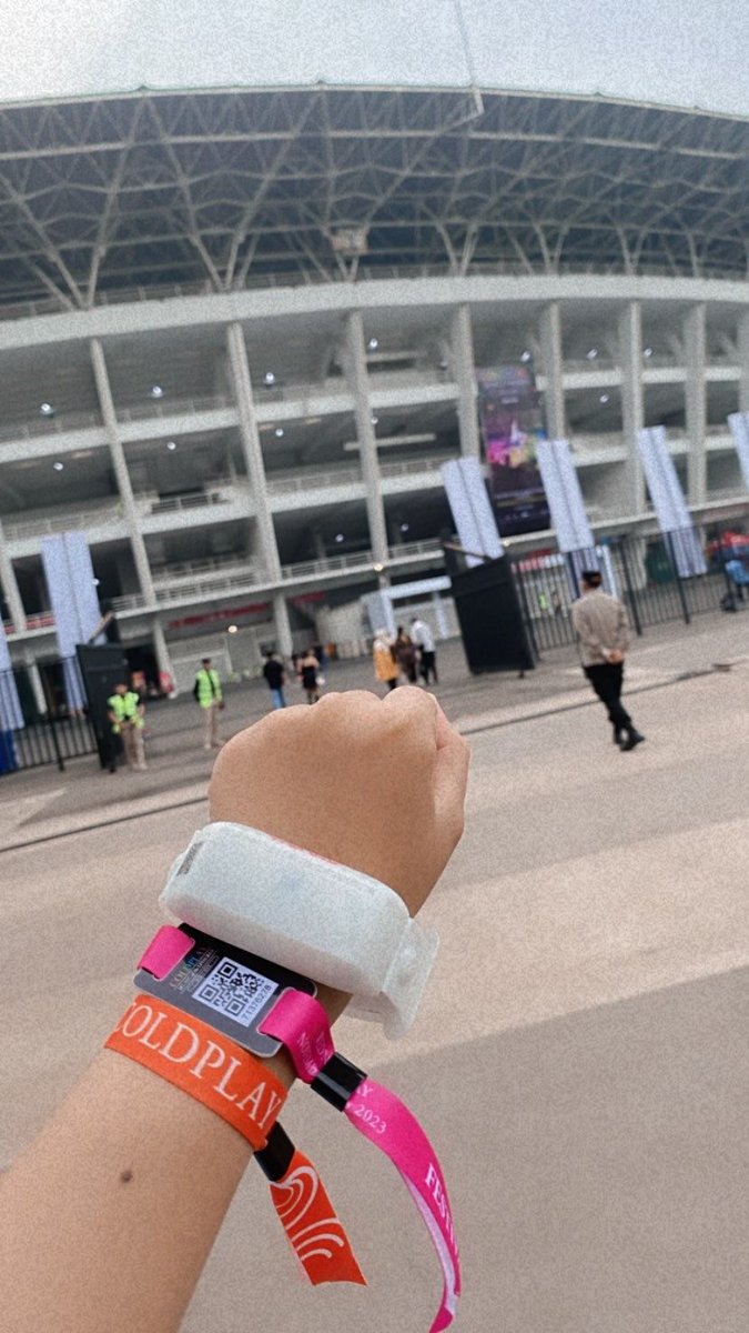 riaayupus's tweet photo. @coldplayxtra @coldplay Penantian 20 th...#ColdplayJakarta https://t.co/SyAZlMH7yz