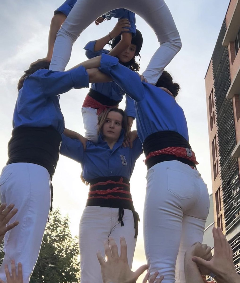 ASSAIG TRÈS SPECIAL avec 50 invités 🤩 

📆Aujourd’hui
⌚19h-21h
📍19 Square Jules Guesde - le Kremlin Bicetre 

#castells  #patrimoinevivant #castellersaroundtheworld #castellers #castellersdeparis #collacastellera #assaig #orgulldecolla #fempinya #humantowers #tourshumaines