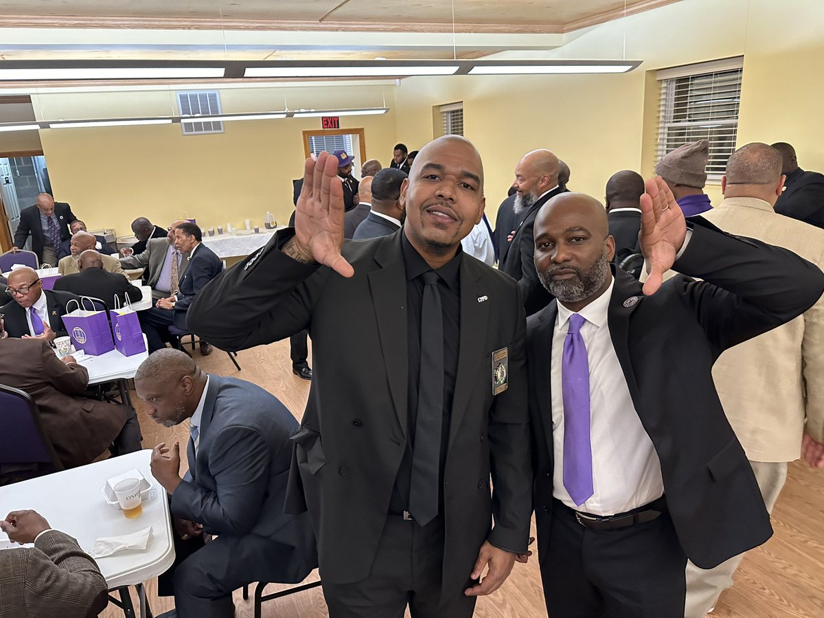 LGburna's tweet photo. Handling the business of Omega will always be near and dear to my heart, but it’s just a little bit more special when I get to do it with @lgques1954 !
Congrats to all the new officers in @betaphi1924
#achievementweek #OmegaPsiPhi #Legacy https://t.co/eb1x9MB0N9