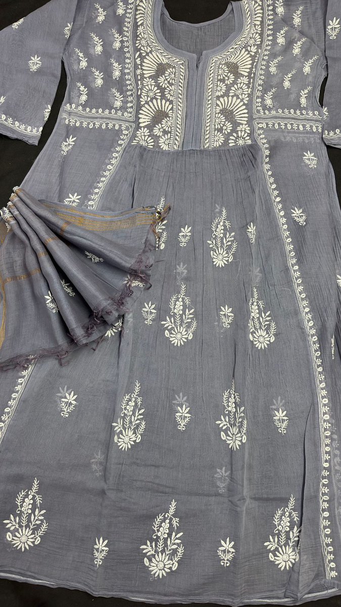 apparelschikan's tweet photo. New collection in Pure Mul Chanderi Silk tunic style Kurta &amp; Dupatta

Semi stitched

Tunic style Kurta and dupatta 

Embellished in beautiful Lucknow Chikankari and Mukaish work

DM us know more details 

#LucknowiChikankari #WeddingDress #chanderisuit https://t.co/sHNjSOXZRf