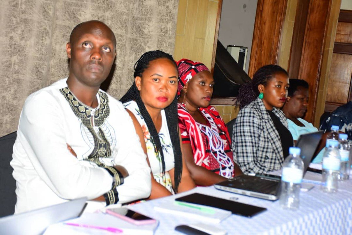 None Umunyamabanga Nshingwabikorwa w'Akarere ka Karongi Bwana KARANGWA James yafunguye ku mugaragaro amahugurwa ku mategeko arengera umuguzi wa serivisi y'imari yateguwe na <a href="/CentralBankRw/">Central Bank of Rwanda</a>  ku bufatanye na <a href="/AdecorRwanda/">Rwanda Consumer Right's Protection Organization</a> yahuje abikorera, abanyamadini urubyiruko n'ibindi byiciro