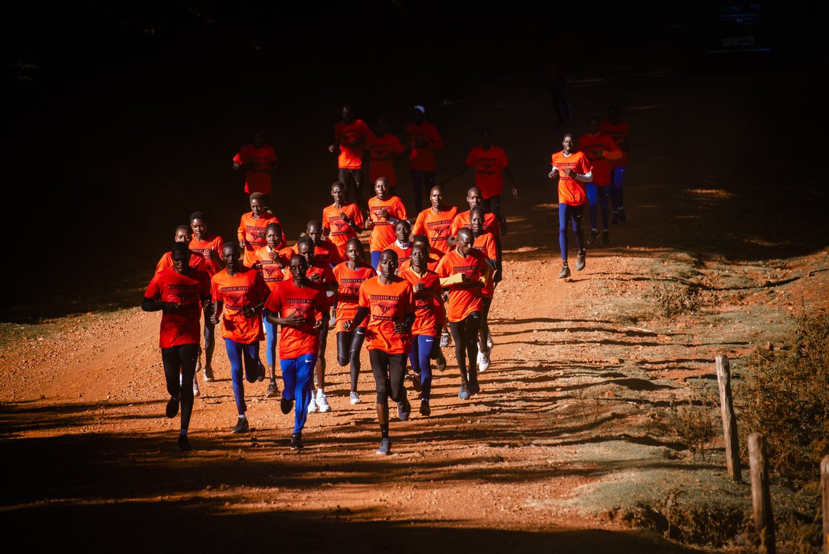 rosassociati's tweet photo. We are still in training, road race season is not over.
🧡💙
#nike #nikerunning #training #workout #speedwork #marathon #marathontraining #marathongroup #africa #kenya #kaptagat https://t.co/ApSLJ5ZSwT