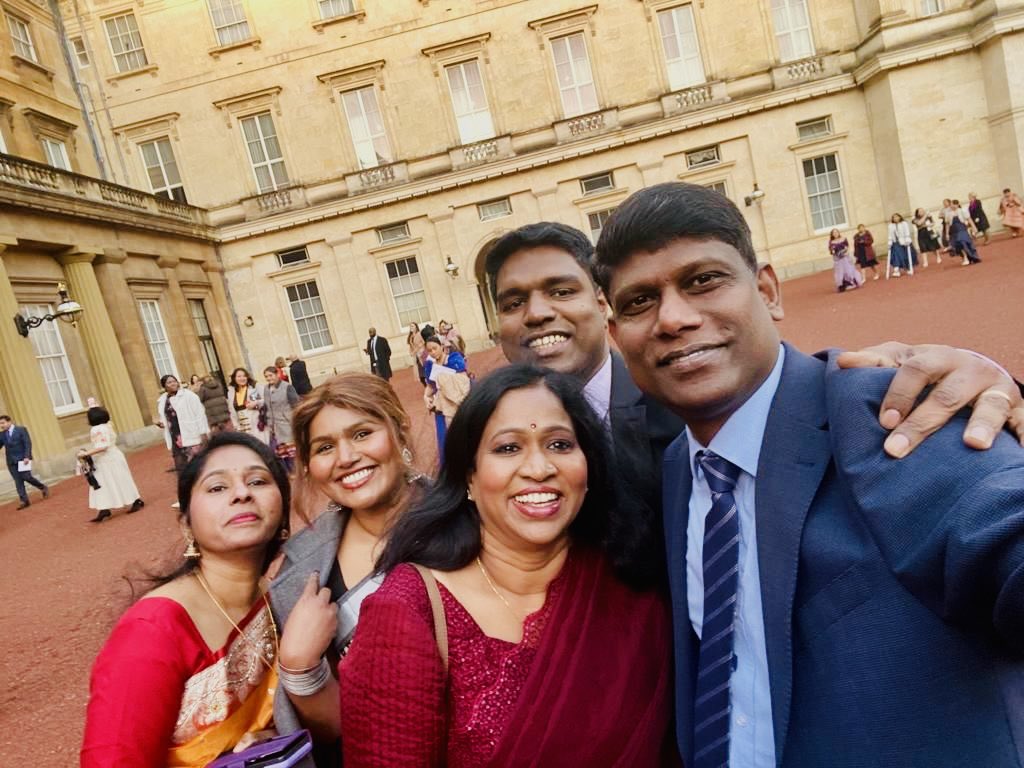 jinjujames's tweet photo. Huge privilege to meet the king on his birthday! Humbled &amp; honoured to represent #IENs @ImperialNHS &amp; @LNWH_NHS @Goretti81941099 @cleonvillapalos @SigsworthJanice @lisa_klseahorse @Jangoldsmith5 @sue_burgis @duncan_CNSE @Crouchendtiger7 @IEN_Imperial @HHardyNHS @ChenGoldstar https://t.co/vvtFD4ln2q