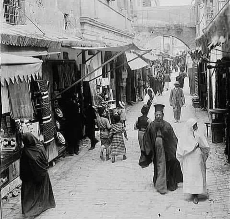 freemonotheist's tweet photo. The Christian Quarter in Jerusalem, Palestine in 1930 🇵🇸