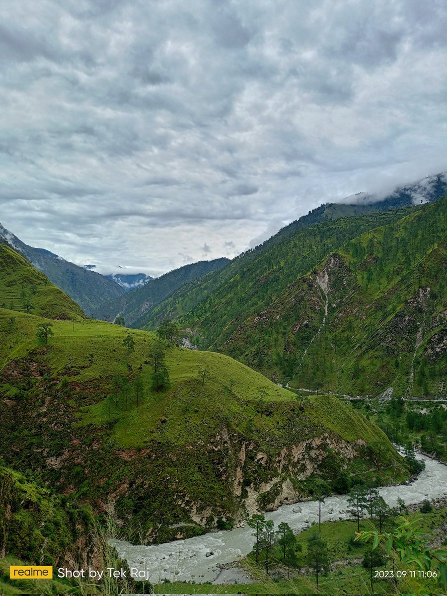 हिउँ कुरिरहेका हिउँ जस्ता खुलेका पहाड ।
mugu travel diary