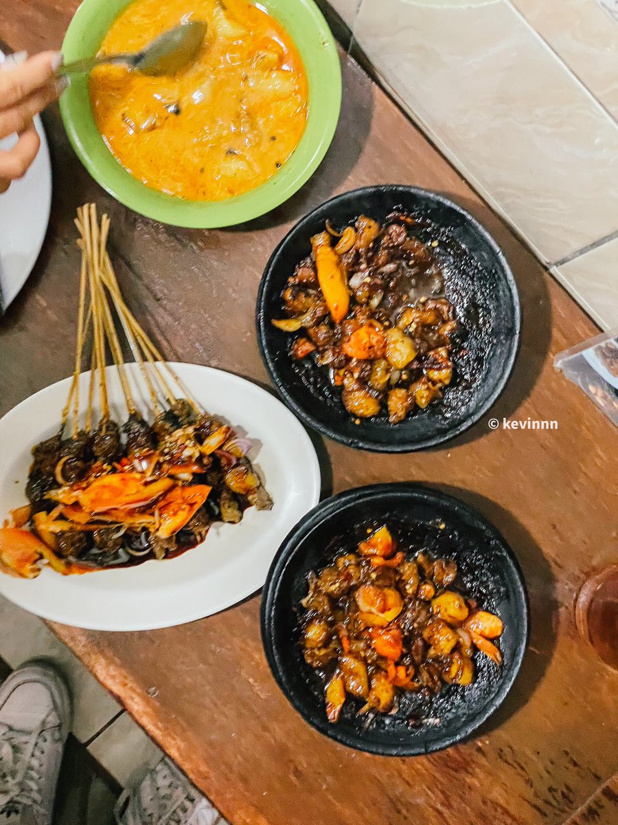 Bentar lagi weekend, saatnya membuat rekomendasi kuliner buat kalian yang mau ke Bandung. Karena w suka banget sama kota ini, sekalian aja aku share makanan2 yang bisa jadi referensi kalian kalo lagi liburan ke Bandung! 🙌🏼 semoga membantu ya