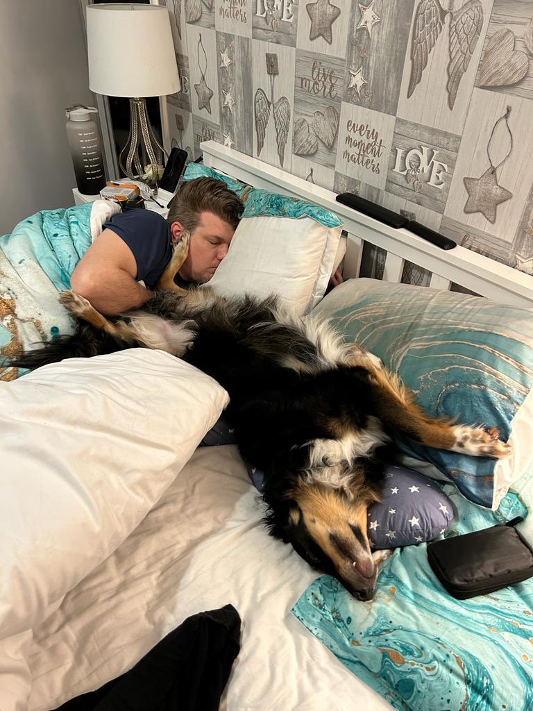 BaileyWigg72's tweet photo. Kicking dad in the face to wake him up was loads of fun #WakeUp #DayTime #Awake #Kicks https://t.co/e8wvw4kKWr