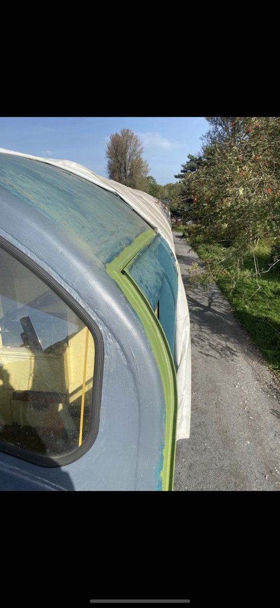 DevonDiesels's tweet photo. Next is 37037 or 6737. The 37 has been on the back burner whilst work on the 04 and 50 has been going on. However one of the members started work cleaning and painting the No.1 end nose internally and window surrounds. Work will continue as and when time allows #class37 #diesel https://t.co/WEyXcKPvW2