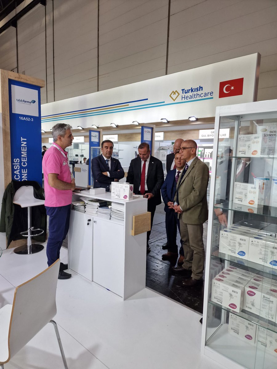 AlcasisBoneCmnt's tweet photo. #MEDICA2023 DAY 3
We are happy to receive his Excellency, @titckgovtr Dr. Mehmet Hakan Firat (Vice Presidency, Medical Devices And Cosmetics) and Fatih TOPUZ (President, Medical Devices Approval Body and Clinical Trials) in our stand. #MEDICA2023 #TÜRKİYE #BoneCement #Alcasis https://t.co/s9y5vOSDjQ
