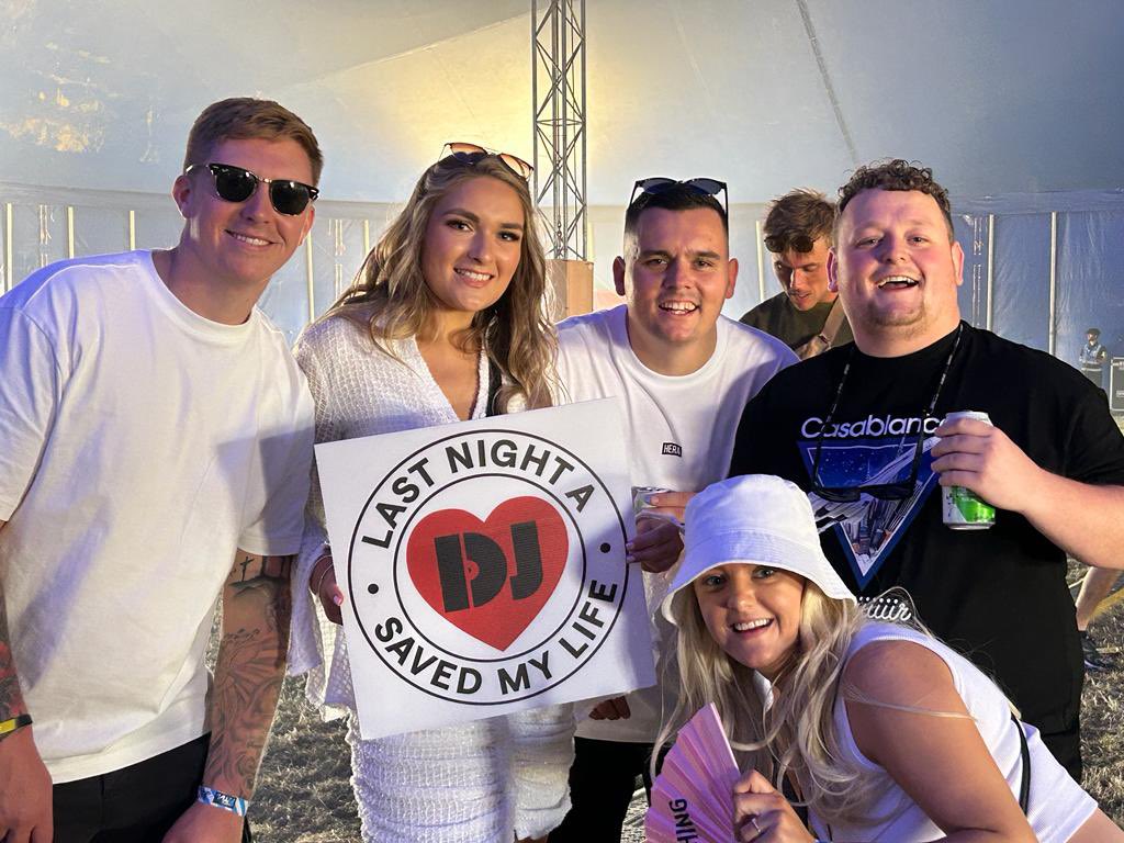 lnadj_charity's tweet image. £1,475 raised ❤️

Not a bad day at the #rave! 

Thank you to everyone who stepped up at @wearefstvl this summer to donate and learn more about our work with children, young people and their families. 

Learn more about our #Festival Partnership Programme: lastnightadjsavedmylife.org/festival-partn…
