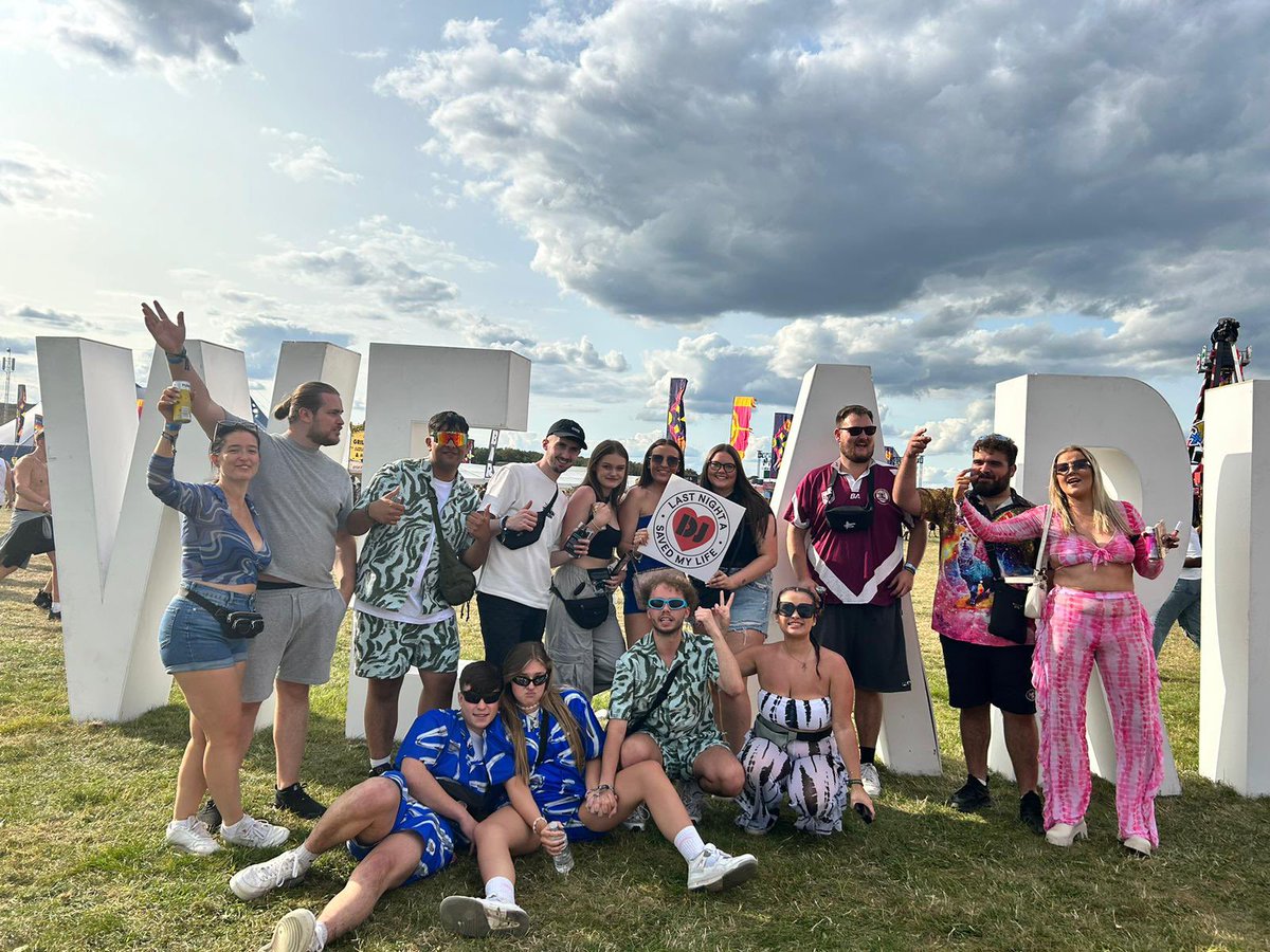 lnadj_charity's tweet image. £1,475 raised ❤️

Not a bad day at the #rave! 

Thank you to everyone who stepped up at @wearefstvl this summer to donate and learn more about our work with children, young people and their families. 

Learn more about our #Festival Partnership Programme: lastnightadjsavedmylife.org/festival-partn…