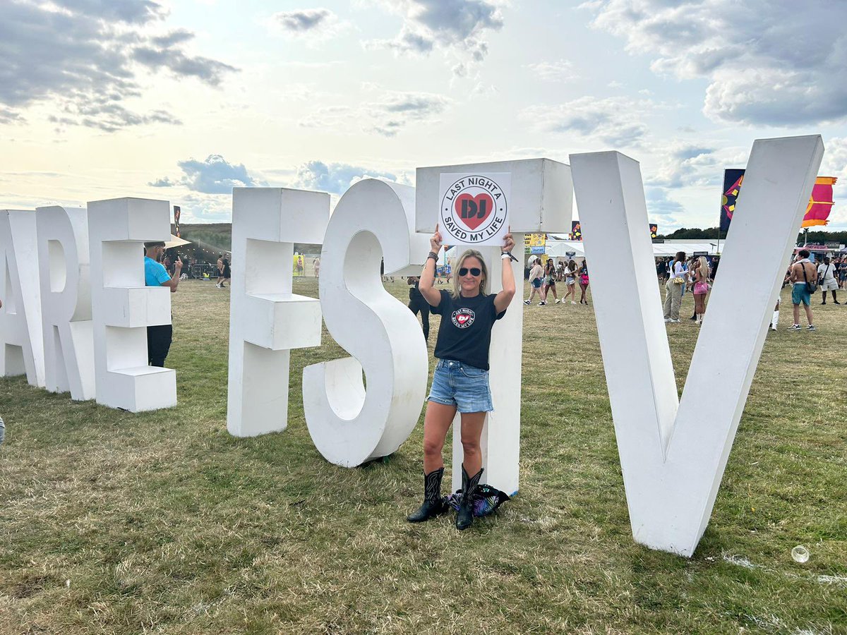 Last Night A DJ Saved My Life (@lnadj_charity) on Twitter photo £1,475 raised ❤️
Not a bad day at the #rave!
Thank you to everyone who stepped up at <a href="/wearefstvl/">wearefstvl</a> this summer to donate and learn more about our work with children, young people and their families.
Learn more about our #Festival Partnership Programme: lastnightadjsavedmylife.org/festival-partn… £1,475 raised ❤️
Not a bad day at the #rave!
Thank you to everyone who stepped up at <a href="/wearefstvl/">wearefstvl</a> this summer to donate and learn more about our work with children, young people and their families.
Learn more about our #Festival Partnership Programme: lastnightadjsavedmylife.org/festival-partn…