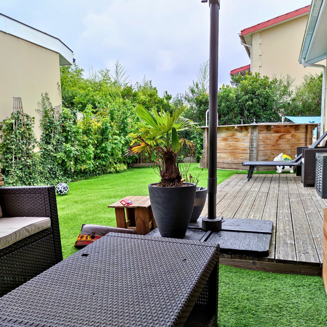 GazonsN's tweet photo. Aménagement de la pelouse artificielle NOVA 35mm 🌟

Conçu pour les usages quotidiens et les passages courants, elle est idéale pour recouvrir les bords de piscine, jardins et espaces verts ainsi que les balcons, roof tops et terrasses 👌

Lien du site en bio😇
#ajhome #gazon https://t.co/JiGPuVlm16