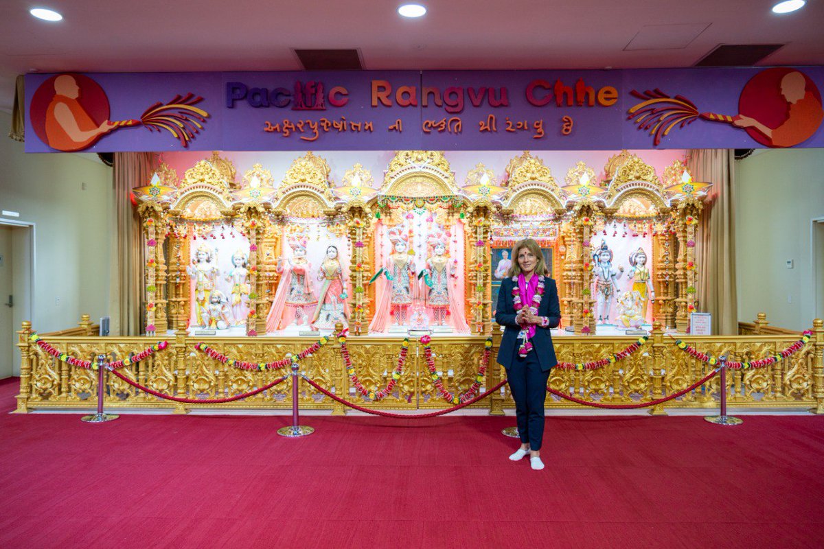 bapssydney's tweet photo. We were honoured to welcome the US Ambassador to Australia, Her Excellency Caroline Kennedy, to our Rosehill temple during the festive celebrations of Diwali and Hindu New Year. 

#BAPS #BAPSANZ #Diwali #Diwali2023 #DiwaliSydney https://t.co/ognm9CGBdX