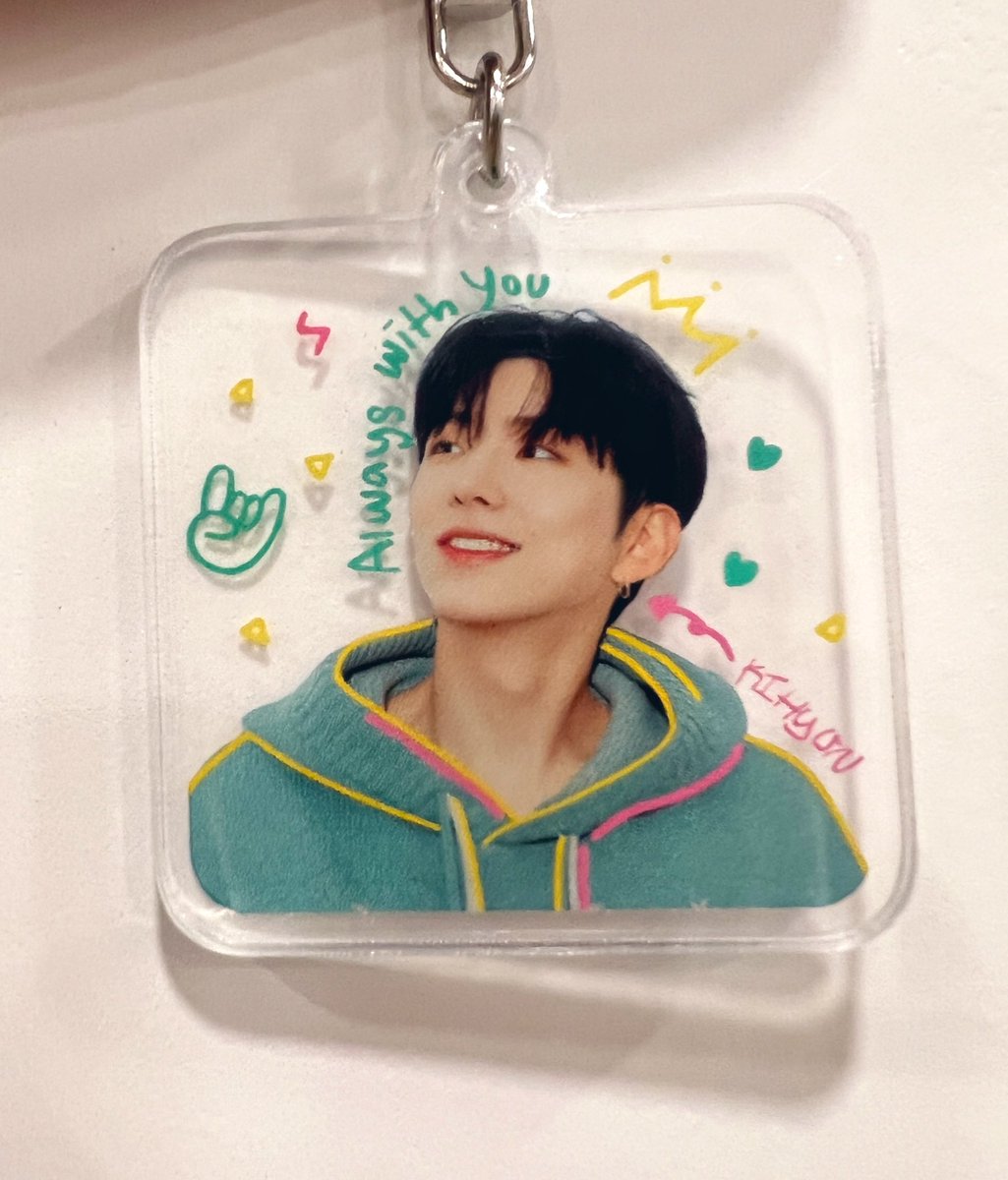 aro_monbebe's tweet photo. 🎂기현 생일맞이 RT이벤트🎂
그냥 넘어갈 수 없죠!
기현이 생일 영상 채택 기념으로
RT 해주신 분들 중 세분께 기현이 키링을🐹
두분께 달력을 드려요🫶
-> 당첨자 발표는 11월 22일
-> 반택 발송/택배비는 제가❤️
(영상은 서울대입구역/뉴욕타임스퀘어에서 보실 수 있어요!)
*이벤트성 팔로우❌ https://t.co/sQnz32jTNC