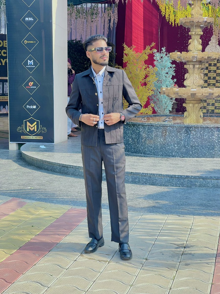 SameerSKhan001's tweet photo. ਹਰ ਚੁੱਭਣ ਵਾਲੀ ਚੀਜ਼ ਕਦੇ ਬੁਰੀ ਨਹੀ ਹੁੰਦੀ ਸੂਈ ਵੀ ਤਾਂ ਕੱਪੜੇ ਚ ਚੁੱਬਦੀ ਹੈ ਪਰ ਸ਼ਾਨਦਾਰ ਕੱਪੜੇ ਸਿਊਣ ਲਈ💯 #mether #mcoin #crypto #m20 #mcoins #metherworld #success https://t.co/7Vje3u9VQE
