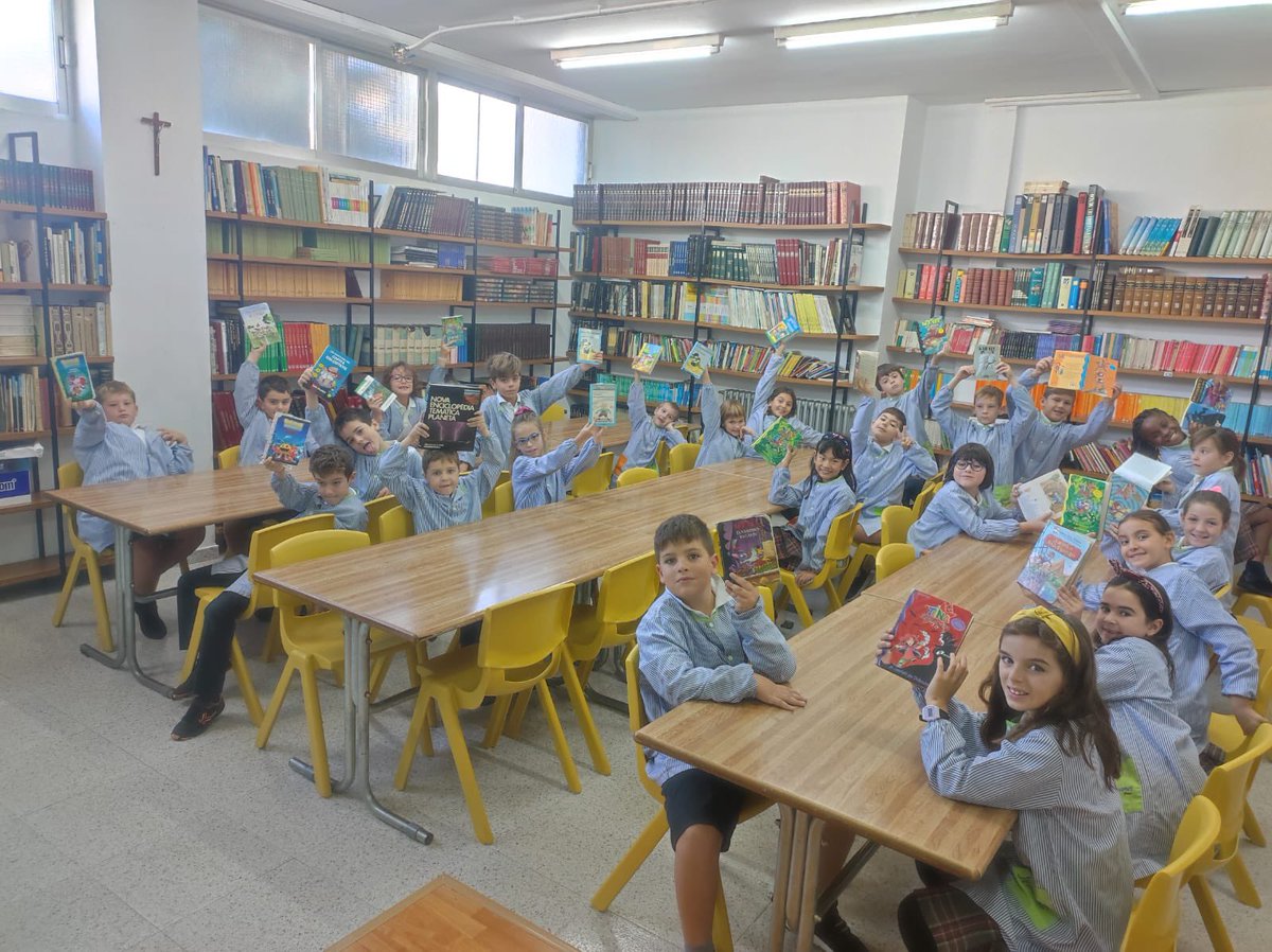 manyanetblanes's tweet image. Fem us de la biblioteca escolar. Als alumnes de #3rEP i #4tEP ens agrada anar a buscar un llibre u compartir amb companys/es les nostres lectures. #bibliotecaescolar #blanes #lectura #josocmanyanet