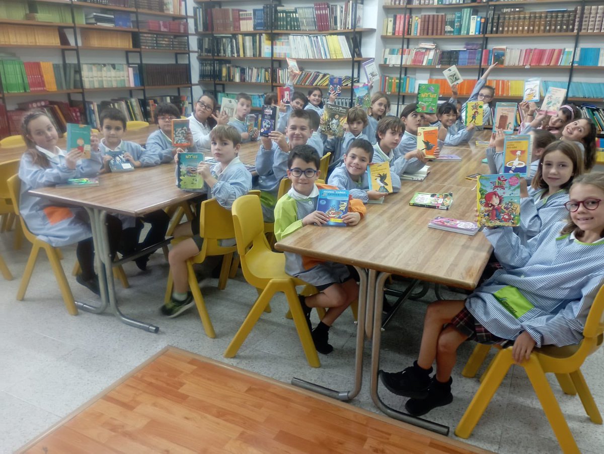 manyanetblanes's tweet image. Fem us de la biblioteca escolar. Als alumnes de #3rEP i #4tEP ens agrada anar a buscar un llibre u compartir amb companys/es les nostres lectures. #bibliotecaescolar #blanes #lectura #josocmanyanet