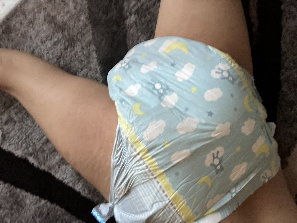 asterrisken's tweet photo. my partner peed in it the night before and made me wear it until it leaks or the next morning 😵‍💫 
woke up extra extra wet this morning, anyone wanna help change me 🥺 https://t.co/4RGPNa94S9