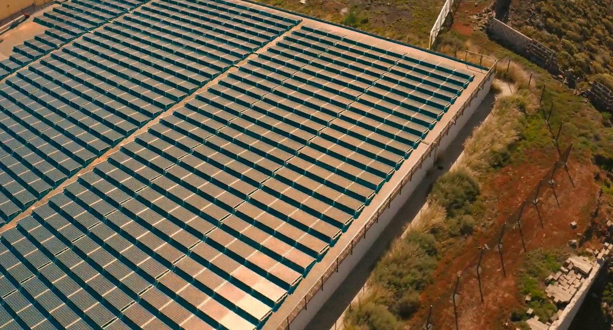 ACCIONA's tweet photo. 4 décadas desarrollando proyectos de desalación que lleven un bien clave para la vida a más de 30 mill. de personas, gran parte residentes en islas de todo el 🌎 y en zonas amenazadas por el estrés hídrico 🏝️ 

Así lo hacemos ⤵️  https://t.co/6fYCQ9qYtV https://t.co/mPhxG3oelz