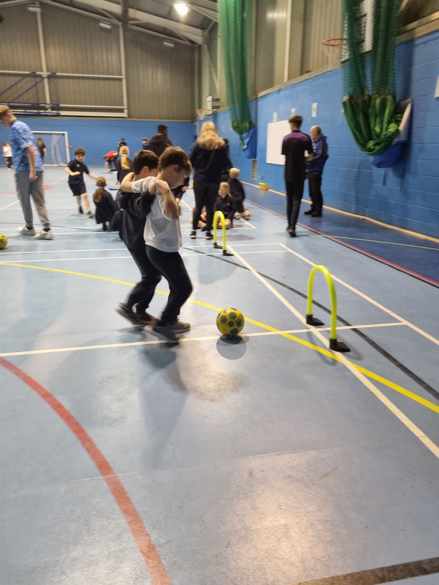 SG_SouthWorc's tweet photo. Great work today at the yr 3/4 multiskills festival, ran by @TDMS_Evesham Yr12 BTEC Sports students. Each child tried 7 different stations and tried to earn the 6 SG values stickers. Everyone really did show so much #determination, #honesty, #passion @YourSchoolGames @ActiveHW https://t.co/XOt7Hf3bo3