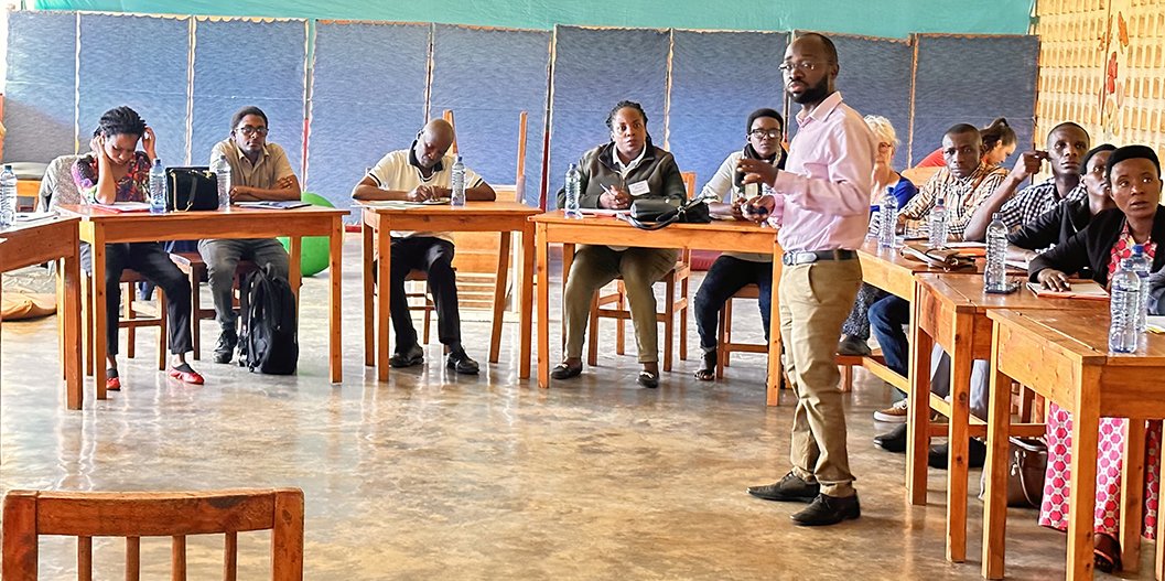 ApefeBurundi's tweet photo. Du 06 au 10 nov2023 a eu lieu à l’IMP de Mutwenzi à @Gitega une formation continue sur la paralysie cérébrale des enfants, réunissant 15 kinésithérapeutes burundais.
#APEFE
#Burundi
#Belgique
#France
#kinésithérapie
#paralysiecérébrale
#enfants
#santé https://t.co/rS7FdSuLfE