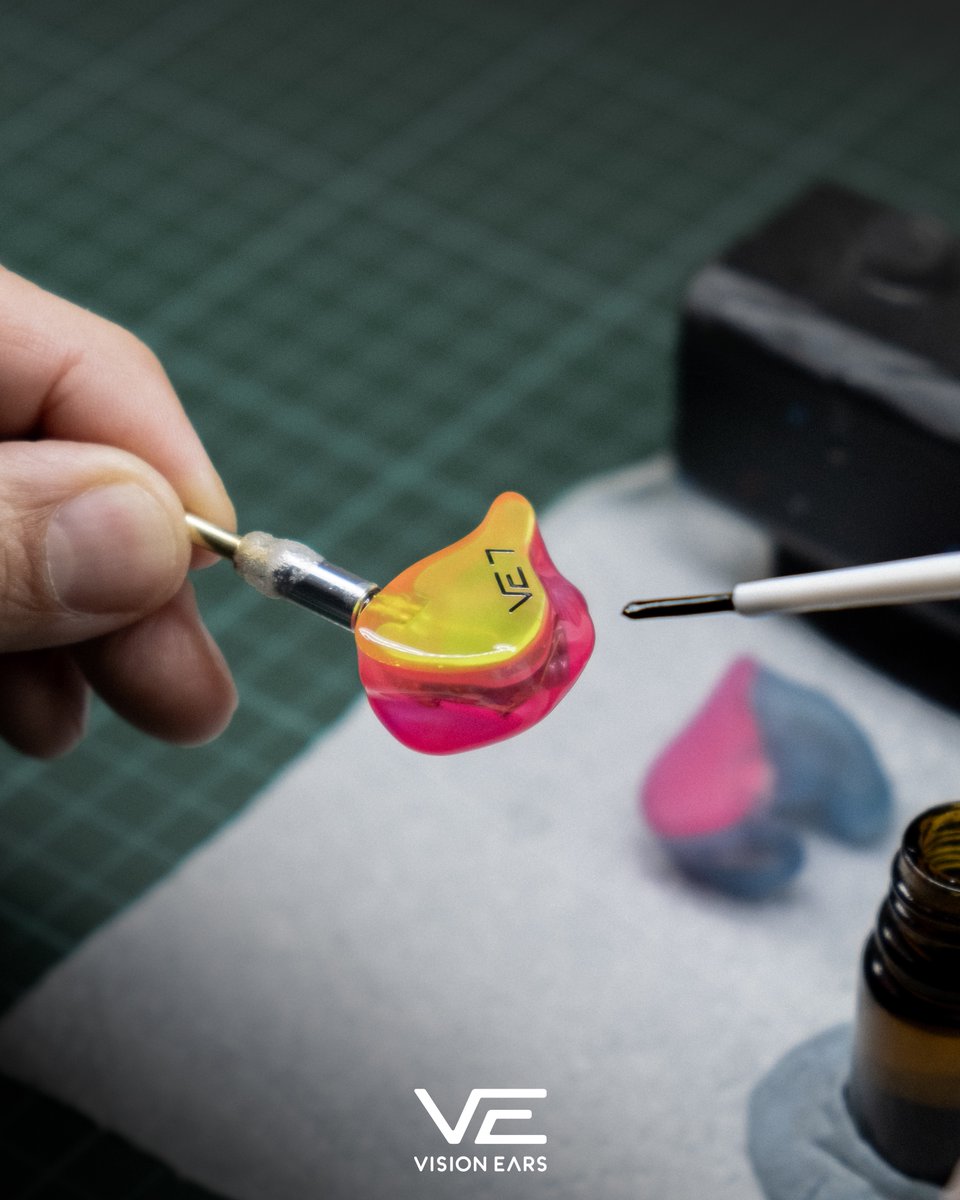 VisionEars_de's tweet image. Sometimes it has to be bright colors! 😎

Final touches on a special colored VE7: Yellow faceplate on pink shell!

#ve #visionears #inearmonitoring #custominear #handcraftedincologne