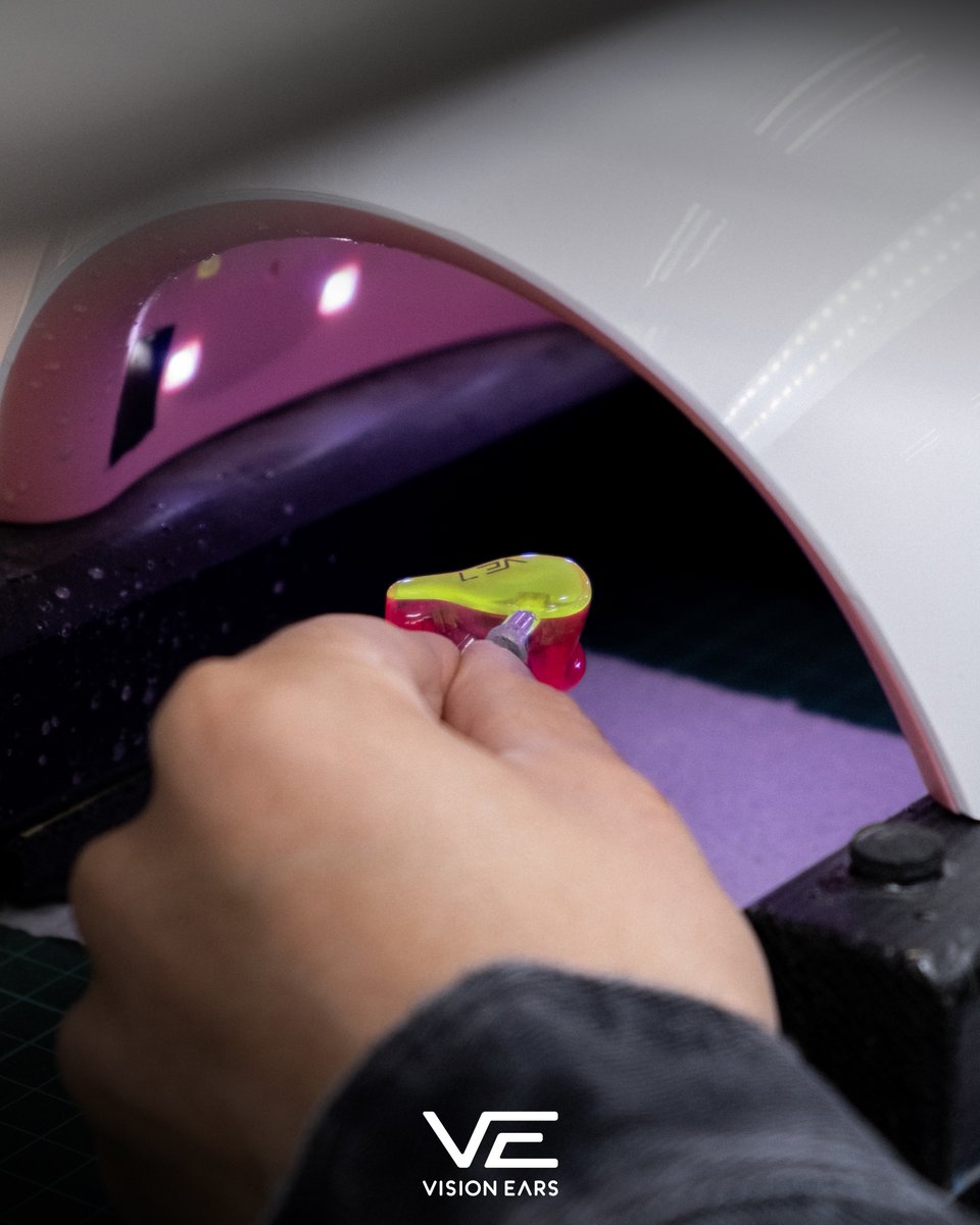 VisionEars_de's tweet image. Sometimes it has to be bright colors! 😎

Final touches on a special colored VE7: Yellow faceplate on pink shell!

#ve #visionears #inearmonitoring #custominear #handcraftedincologne