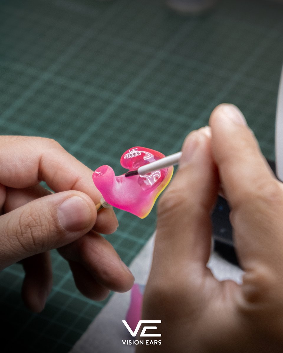 VisionEars_de's tweet image. Sometimes it has to be bright colors! 😎

Final touches on a special colored VE7: Yellow faceplate on pink shell!

#ve #visionears #inearmonitoring #custominear #handcraftedincologne