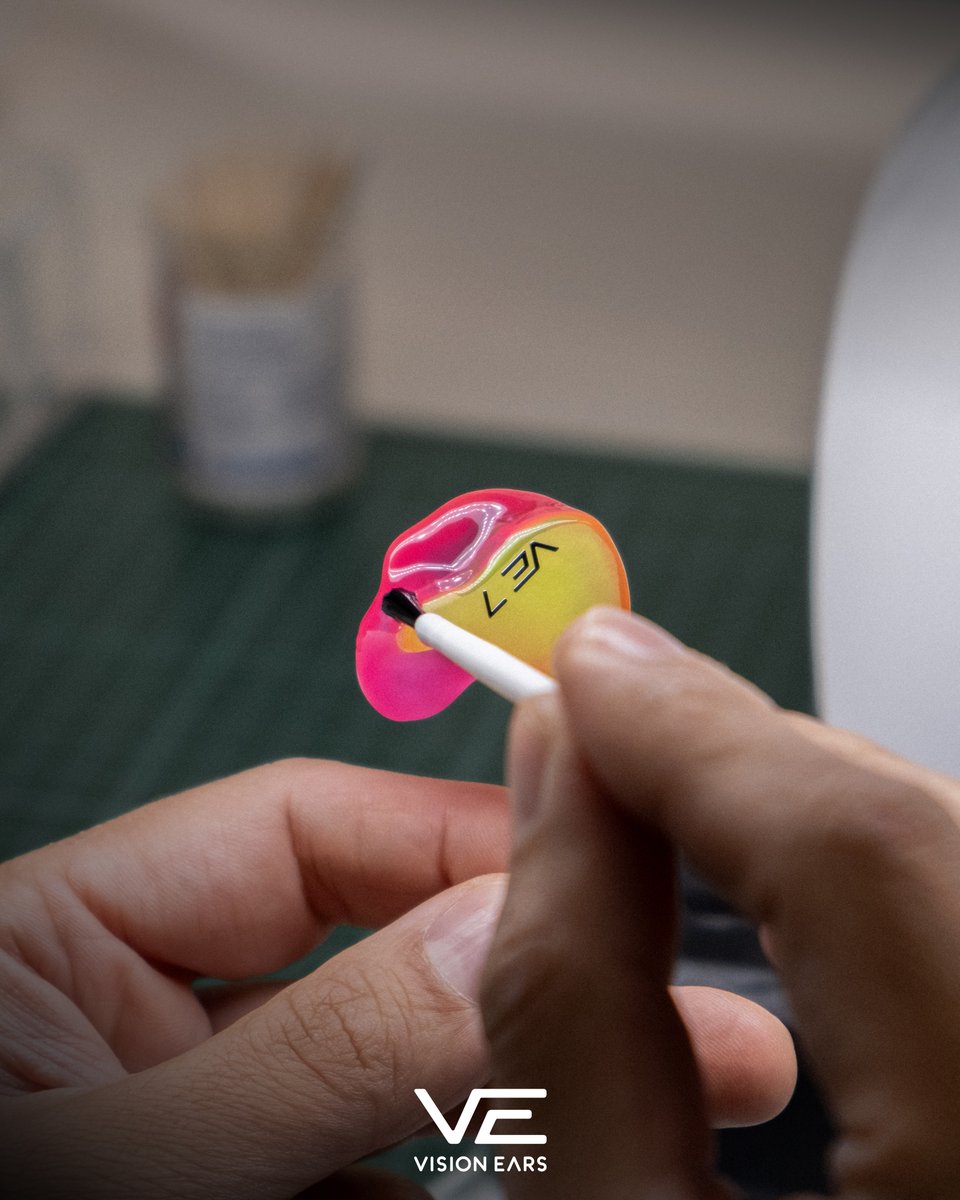 VisionEars_de's tweet image. Sometimes it has to be bright colors! 😎

Final touches on a special colored VE7: Yellow faceplate on pink shell!

#ve #visionears #inearmonitoring #custominear #handcraftedincologne