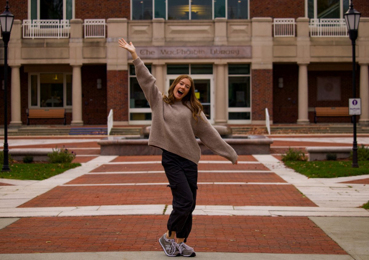 macphaidin_lib's tweet image. Did you know that the library makes an excellent backdrop for senior photos?  Don&apos;t take our word for it - check out these beautiful pics!

Tag us in your library photos to be featured in our IG stories!

#MacphaidinLibrary #StonehillLibrary #SeniorPics #LibraryStudentWorkers