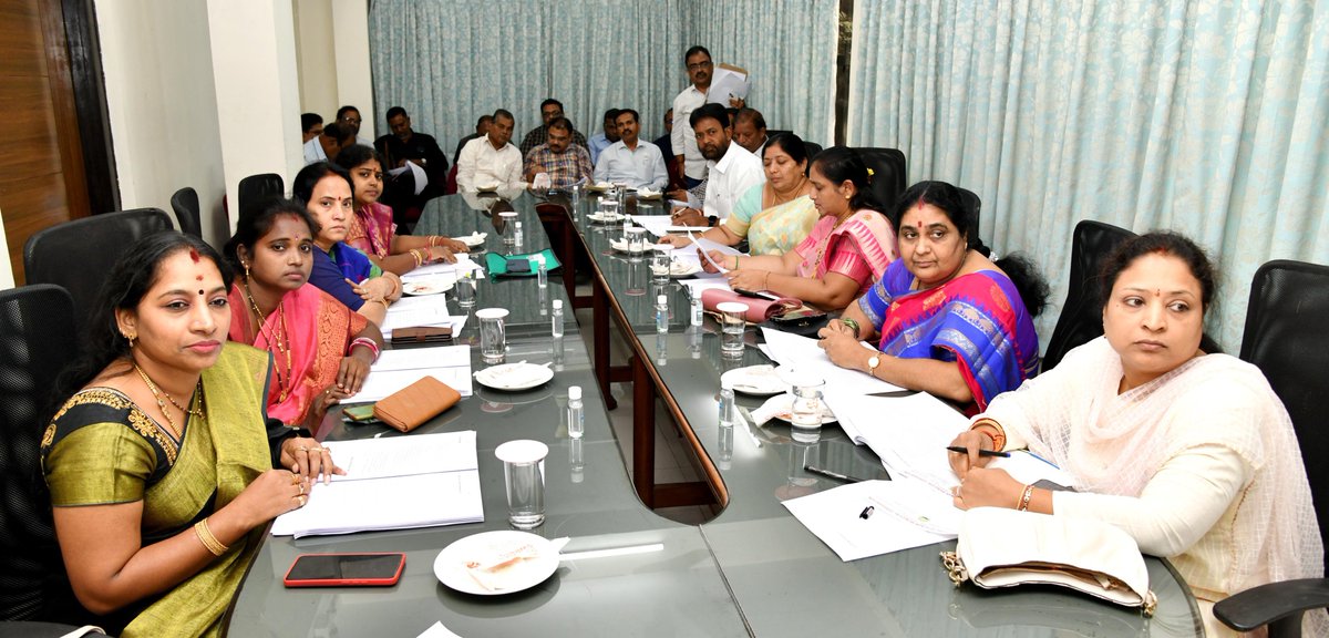 GVMC_VISAKHA's tweet photo. Mayor Smt G Hari Venkata Kumari chaired the standing committee meeting held at GVMC Main Office.  

#EcoVizag 
#ISupportEcoVizag 
@AndhraPradeshCM 
@AudimulapSuresh 
@GHVKumariMayor 
@CDMA_Municipal https://t.co/Rm7AfXFsIl