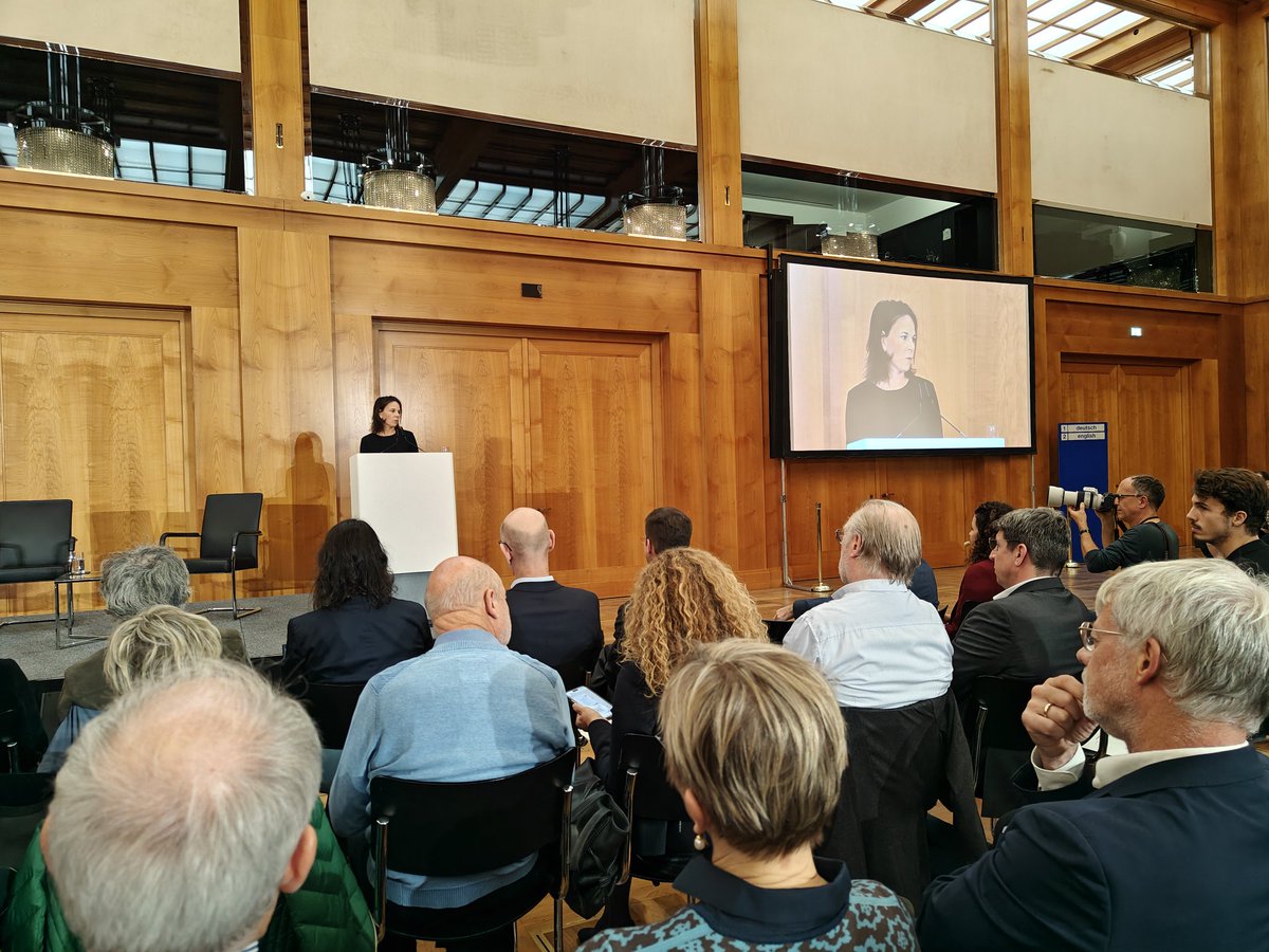 timjanssen_c2c's tweet photo. Briefing zur #COP28 im @AuswaertigesAmt mit #DeutschesKlimaKonsortium und Stiftung @KlimaWirtschaft Klima- und Ressourcenschutz zusammendenken #C2C #CradleToCradle #CircularEconomy @C2C_NGO @c2cnora https://t.co/XTCNuUYy1j