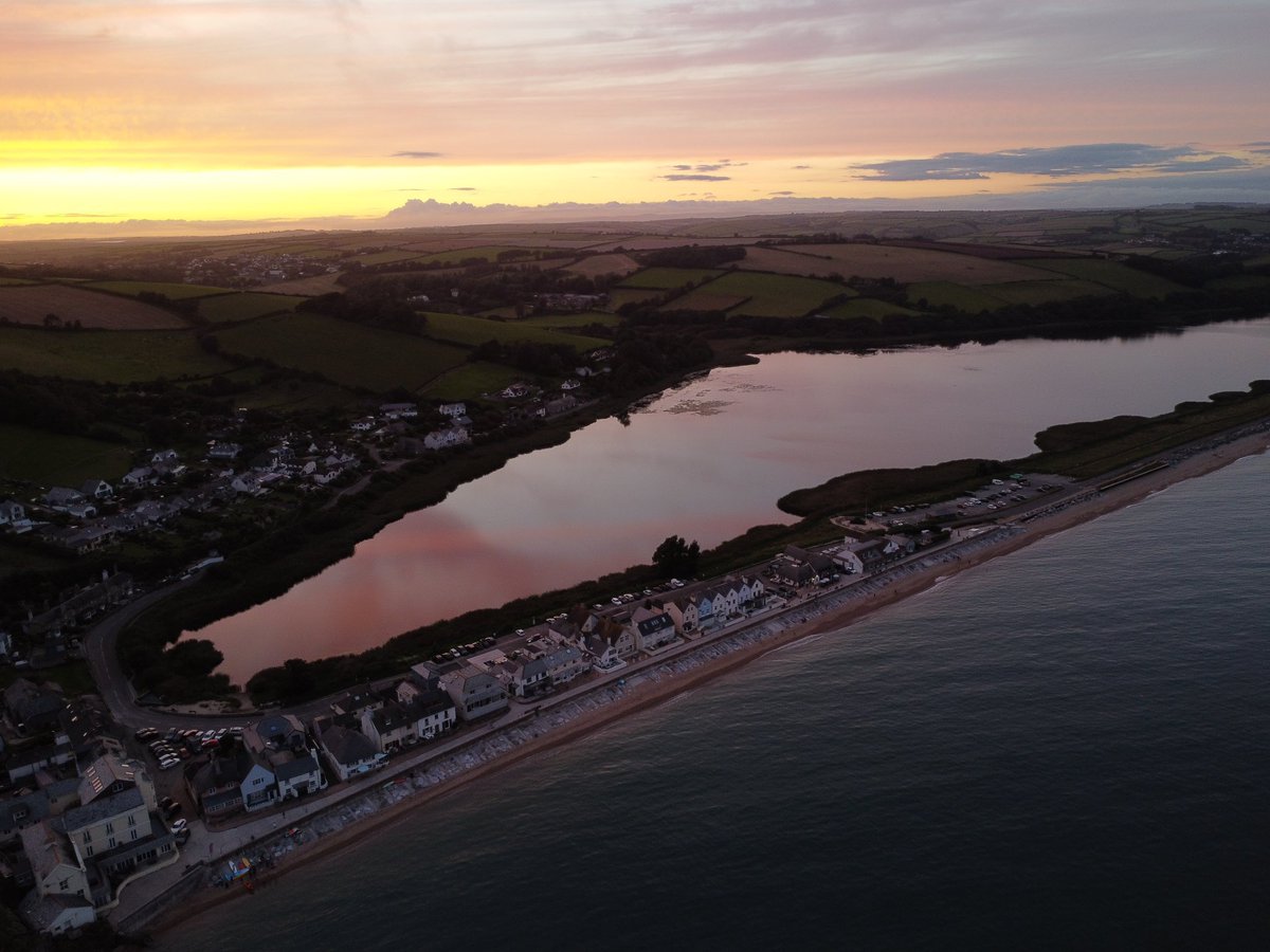 StartBayInn's tweet photo. Just wow what stunning #sunset shots taken by @Windyweaver 📸⁣
⁣
Thanks for tagging us, we love seeing beautiful #drone photos of #Torcross and the bay. Also looking across #TheLey from the ground ♥️⁣
⁣
⁣#BeautifulColours #SlaptonLey #NatureReserve #Sea #Beach #StartBay https://t.co/hTjTUkexen