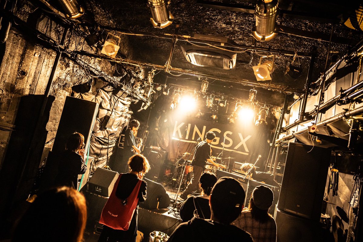 K_CRAWLICK's tweet photo. 改めて、昨日はKINGSXありがとうございました。
今日は大阪編に遊びに行ってきました。

美しく撮ってもらってありがとうなお写真を。

3枚目、俺おらんのかと思ったわ。

ちなみに4枚目はカメラチェックにてみんなちゃんと真顔の写真を送ってもらったので共有しとくね。

photo by @MOGAMI_iii https://t.co/jt0vMAZLsR