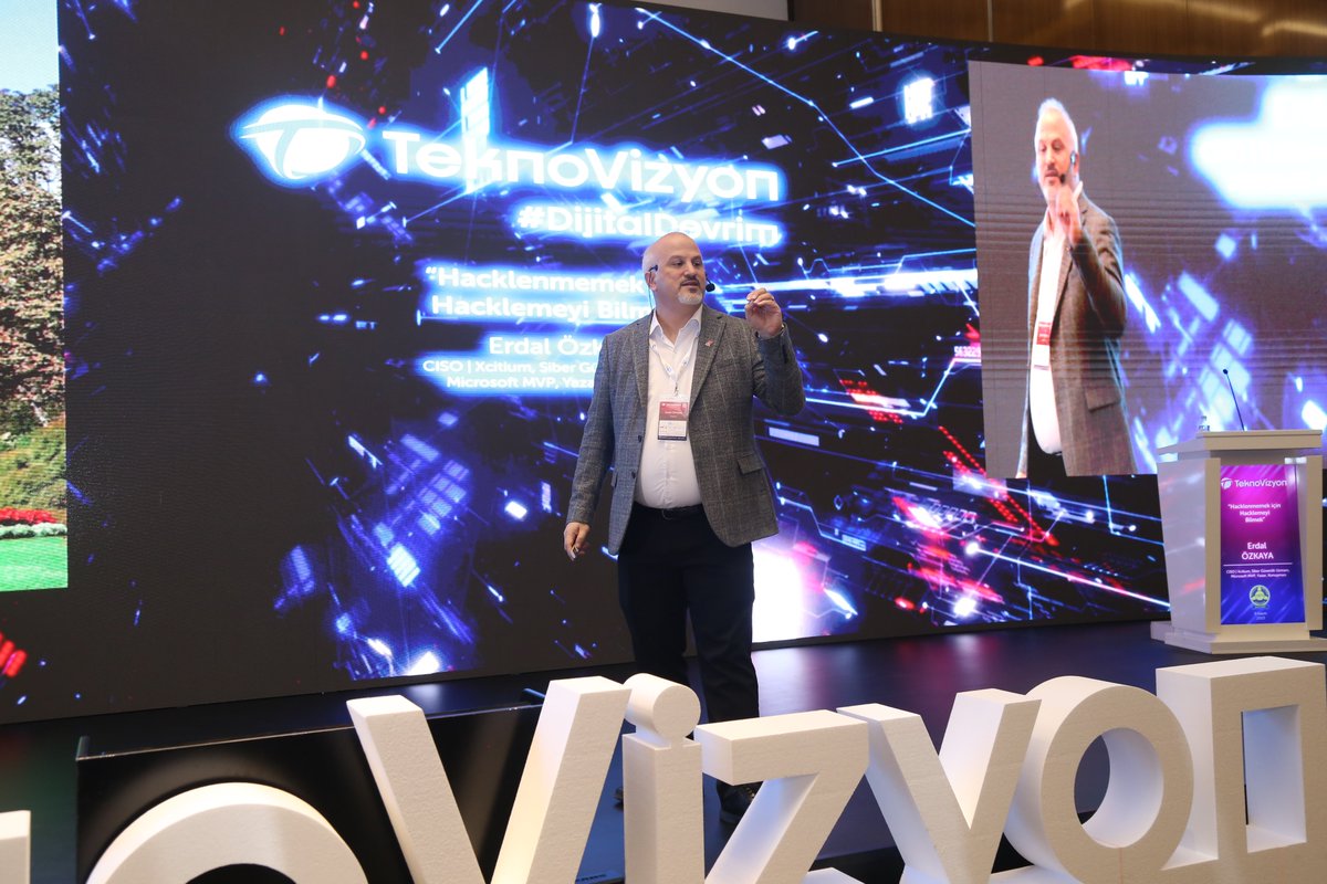 TBDKayseri's tweet photo. TeknoVizyon sahnesinin kıymetli misafirleri -1
Erdal Özkaya https://t.co/E420Nu2zdR