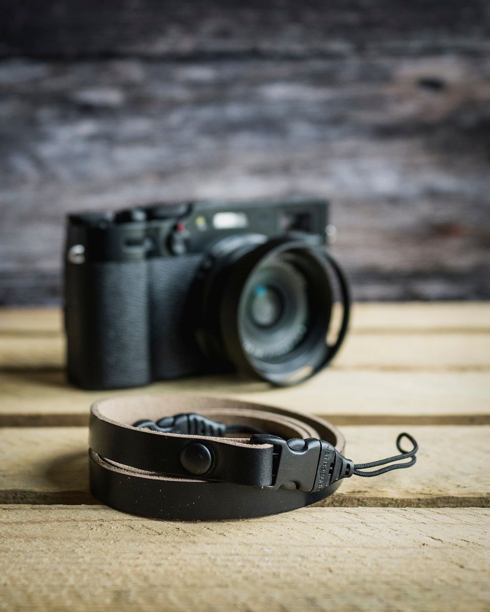 An ideal neck strap featuring Optech system MINI QD loop connectors for smaller sized cameras such as a Ricoh GR or X100 series style of camera. #fujifilm #X100v #ricohgr3 #grsnaps #grist #cameragear buff.ly/3k95CbG