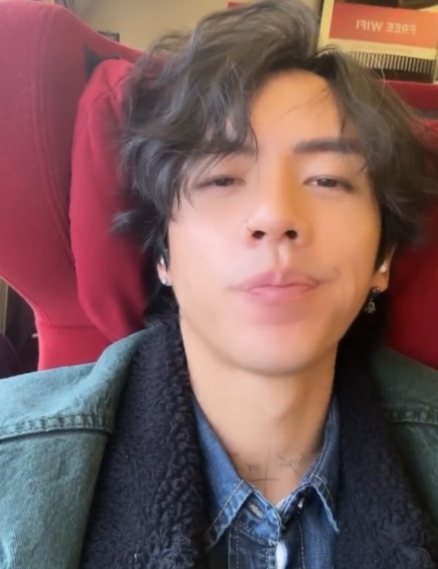 mito_is_real's tweet photo. my cute fwuffy 480p boyfriend and his rizzy 4k brother https://t.co/DbbWmHVo95