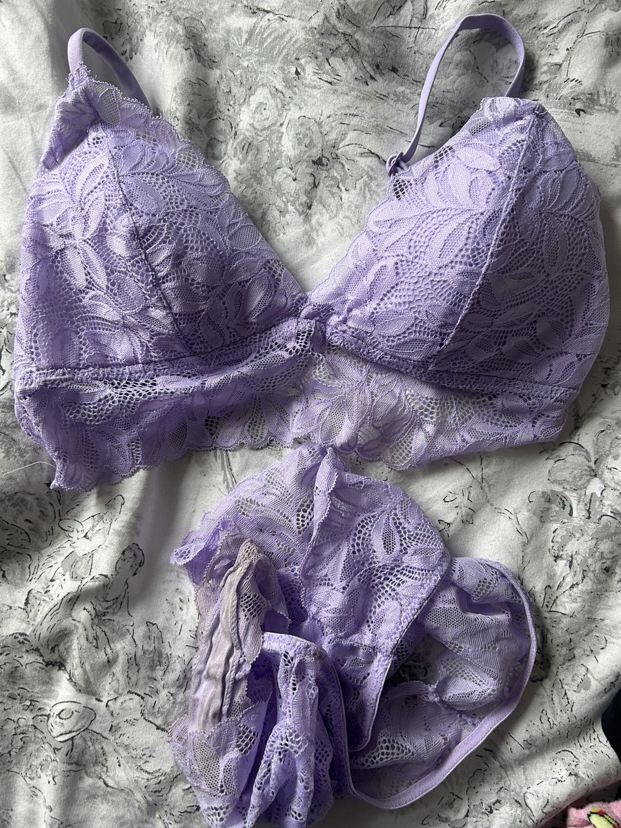 Very smelly lilac panties for sale, £15! Free uk postage! DM to buy, Add bralette for £10 extra #smellypanties #stained #pussysmell @Kookoo4panties1 @knickerperv @HerWornPanties @Hotpromotes @MrHappyChap07 @MikeySmyth145 @HW_Promotions 💜