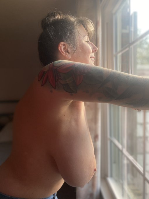 A pseudo #OneBoobWednesday&hellip; https://t.co/mFSjPlcZD4<a href="/tag/oneboobwednesday"class="tags">#OneBoobWednesday</a>