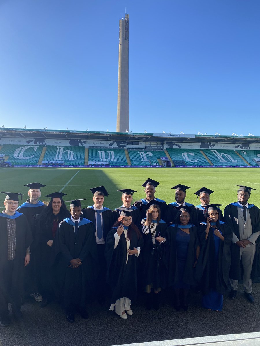 INTUniNorthants's tweet image. Sun is out for the second day of graduation 🎓🎓🎓

Good luck to all the FAST and FBL students graduating today! 

#UONGrads #graduation #UON