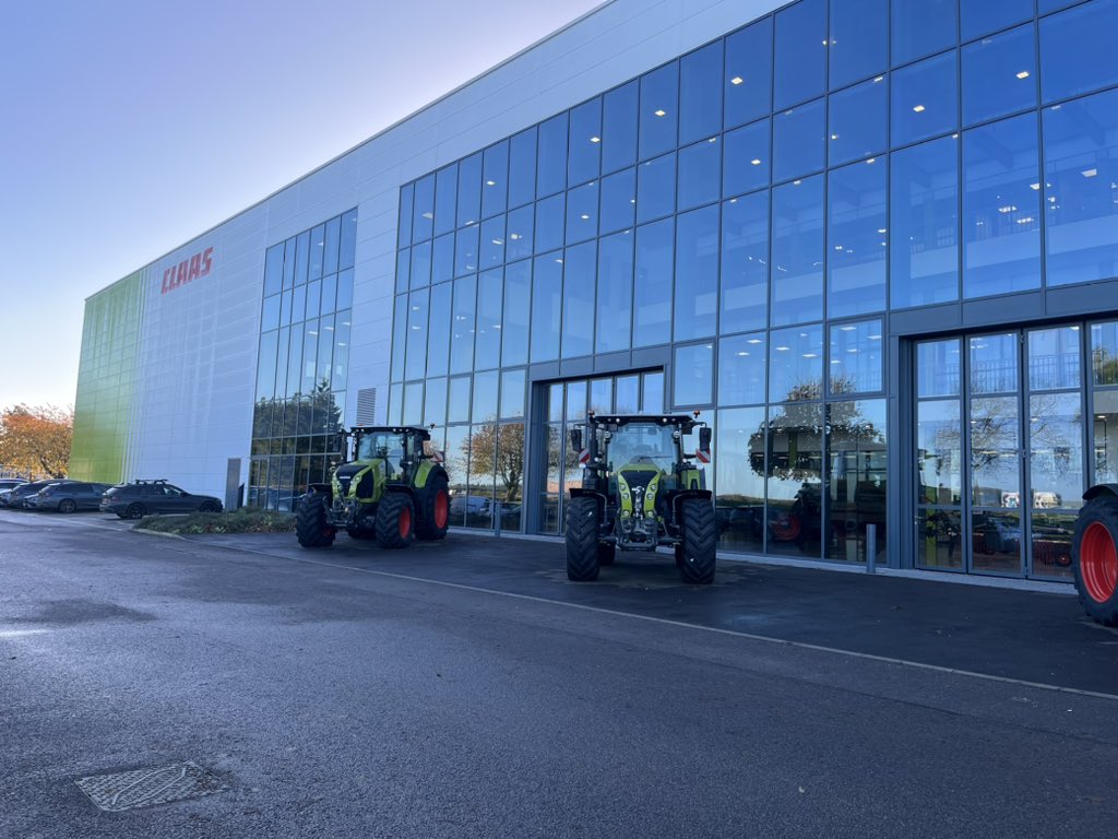 10TonneClub's tweet photo. We have had a very interesting day at Claas UK Headquarters today learning about the company history and a tour of the site.  Thanks to all at Manns &amp; Claas for looking after us so well #claas #manns https://t.co/zyrnudaU2i
