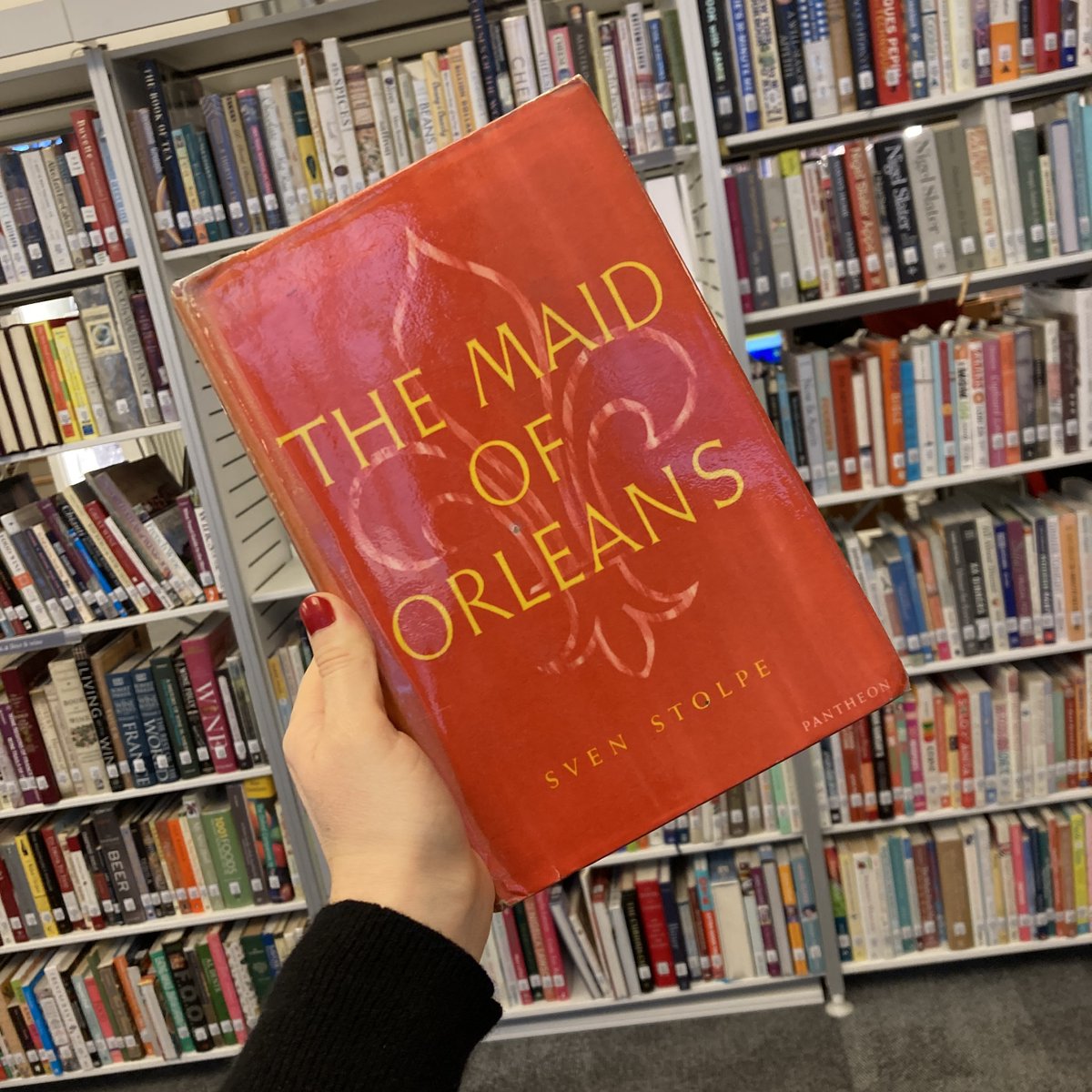 The American Library in Paris tweet media