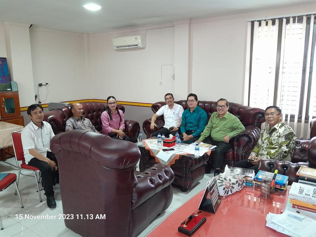 MeimanNaz's tweet photo. Kegiatan Hari ini... 
Pagi, kunjungan kepada Pemerintah Kab. Nias Utara. Lalu menjelang Siang, langsung ke Gunungsitoli tujuan Kantor Sinode bertemu dengan BPHMS BNKP. Suatu kehormatan, kebanggaan dan momen tersendiri yg jarang terulang.

#Selalu_Manise https://t.co/mFlIX562xu