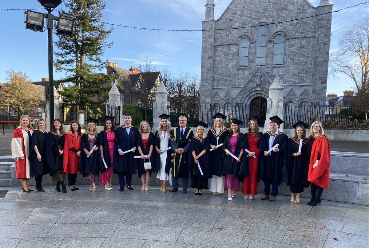 A very proud day for all of us here in FNS as we celebrate another fantastic group of new #Dietitians! @MajellaOKeeffe @aoiferyan30 @sam_cushen @akellyucc @SEFSUCC